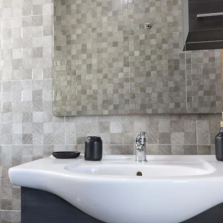 Spacious & Quietly Located 2bd Penthouse With Large Terrace & Distant Sea Views