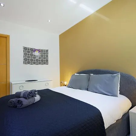 Spacious & Quietly Located 2bd Penthouse With Large Terrace & Distant Sea Views * St. Paul's Bay