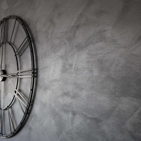 Apartment Spacious & Quietly Located 2bd Penthouse With Large Terrace & Distant Sea Views *