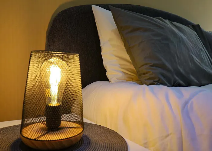 Spacious & Quietly Located 2bd Penthouse With Large Terrace & Distant Sea Views Apartment *