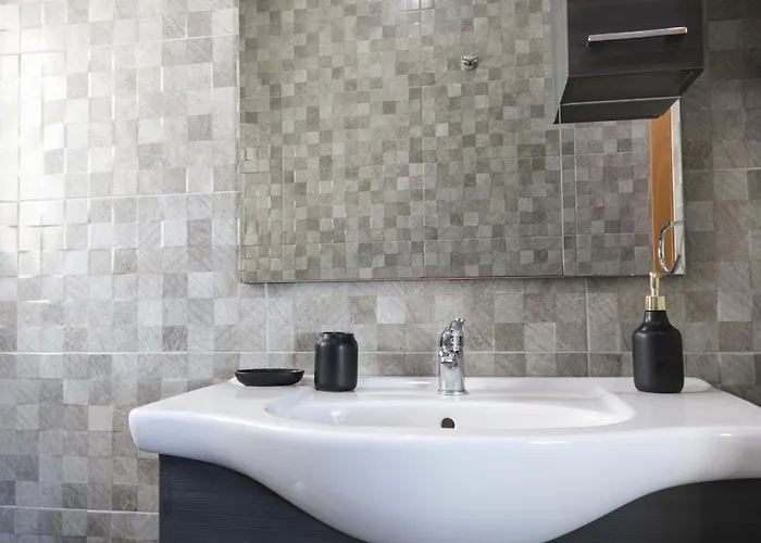 Spacious & Quietly Located 2bd Penthouse With Large Terrace & Distant Sea Views