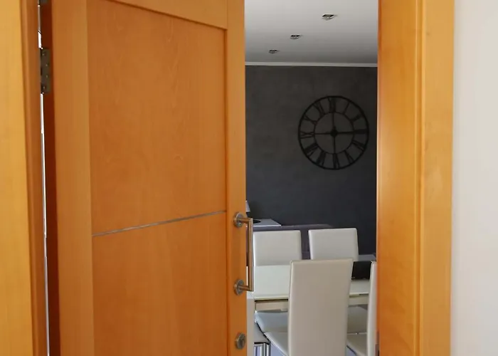 Spacious & Quietly Located 2bd Penthouse With Large Terrace & Distant Sea Views Apartment *