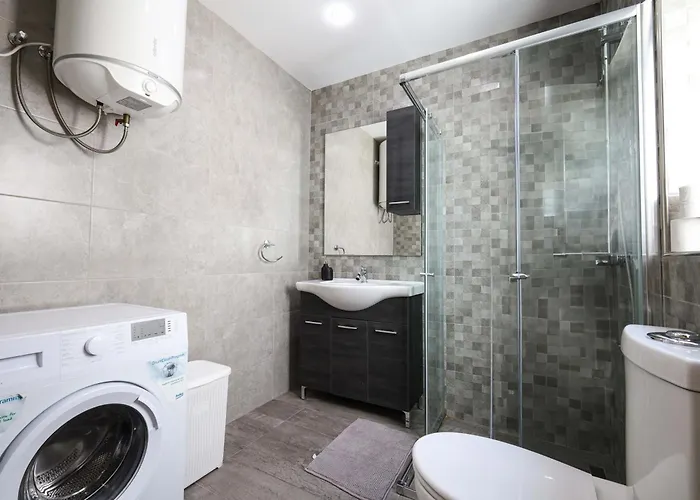 Spacious & Quietly Located 2bd Penthouse With Large Terrace & Distant Sea Views Apartment St. Paul's Bay