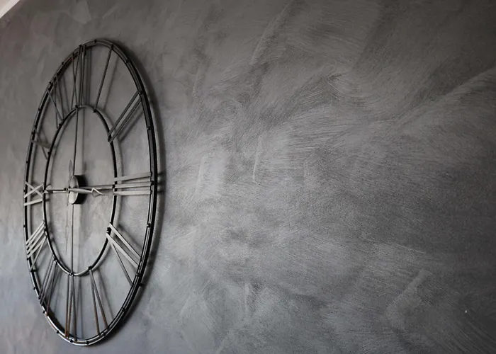 Apartment Spacious & Quietly Located 2bd Penthouse With Large Terrace & Distant Sea Views *